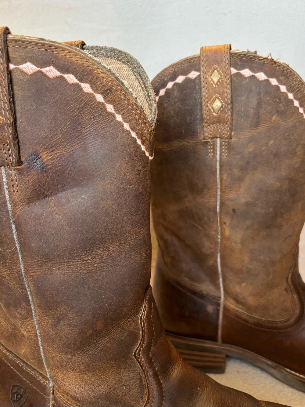 Ariat Unbridled 10B Brown Western Roper Round Toe Boots with Pink Stitch Accent